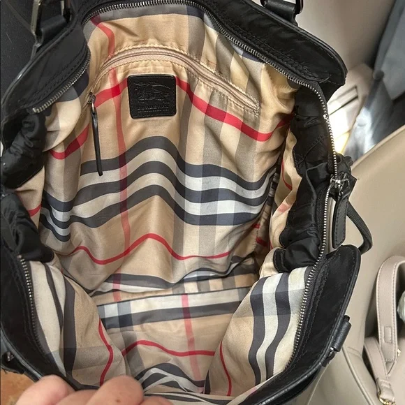 Burberry ❤️🤍🖤 Black Tote Bag (EUC) - Picture 5 of 12